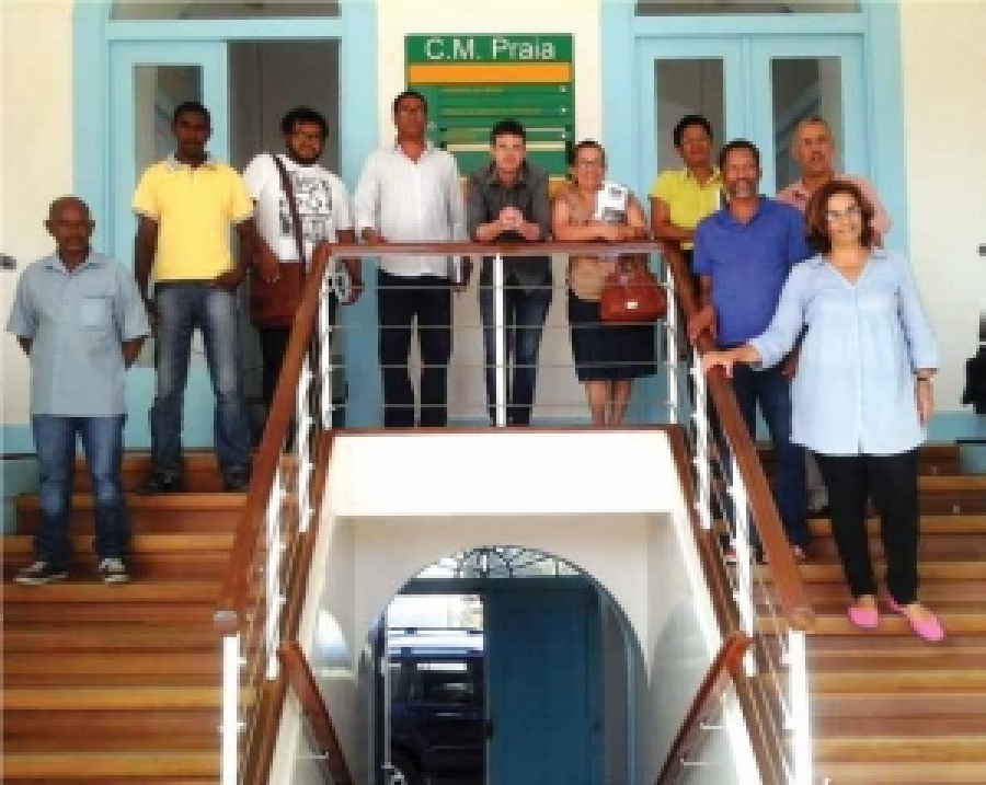 Apoio à Promoção do Artesanato e Reciclagem de Lixo na Cidade da Praia (Cabo Verde)