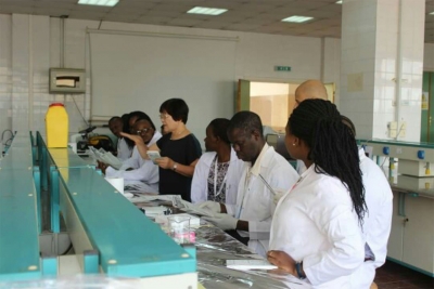 Renforcer la résilience aux maladies infectieuses: diagnostic clinique et de laboratoire